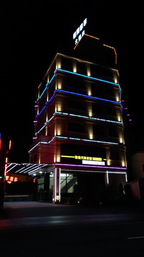Отель 雲林斗六福爾摩莎大飯店 Экстерьер фото