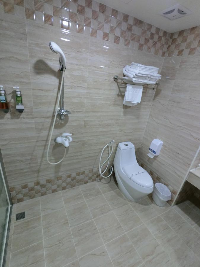 Отель 雲林斗六福爾摩莎大飯店 Экстерьер фото