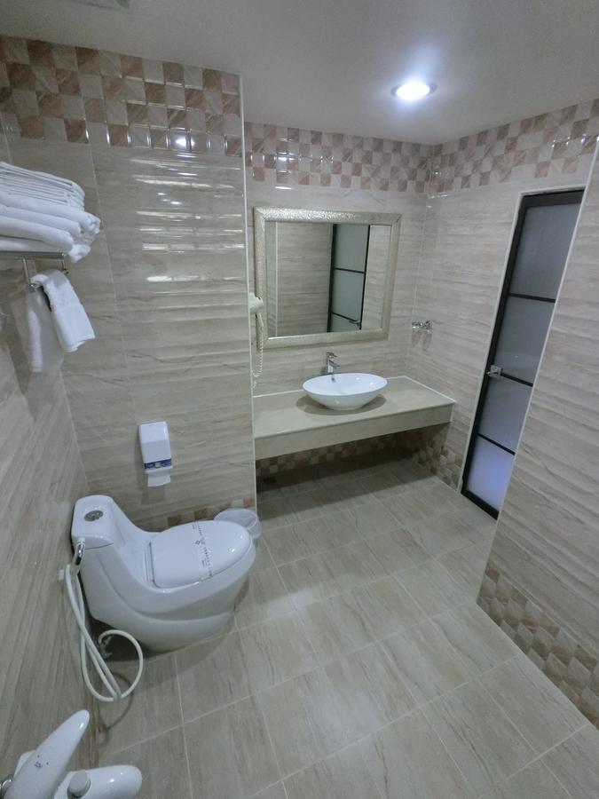 Отель 雲林斗六福爾摩莎大飯店 Экстерьер фото